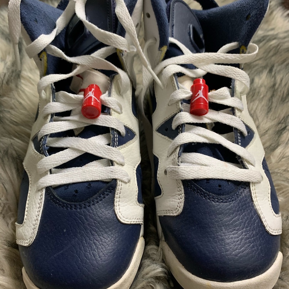 Shoes - Picture 2 of 5